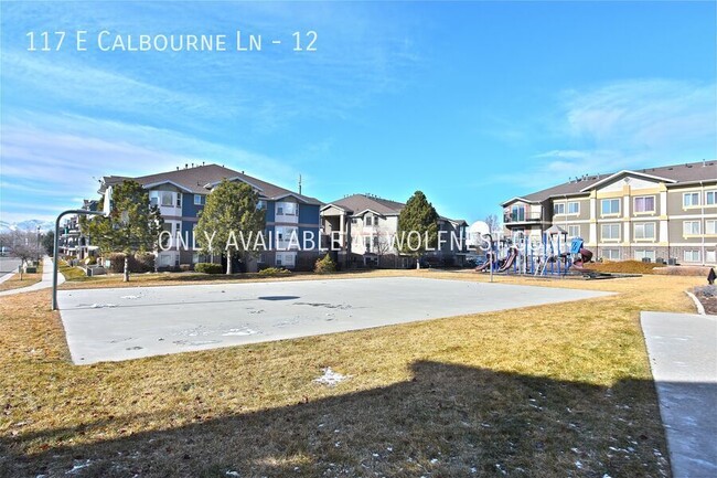 Building Photo - Stunning 3 Bed Sandy Condo! No Deposit Opt...