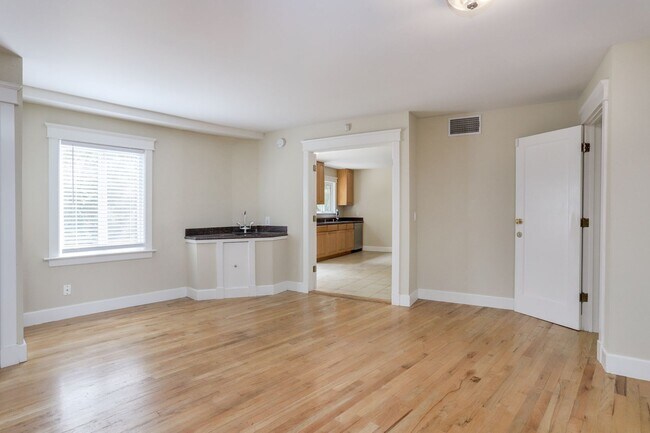 Building Photo - 3 Bed / 2 Bath Woodside home on large lot ...