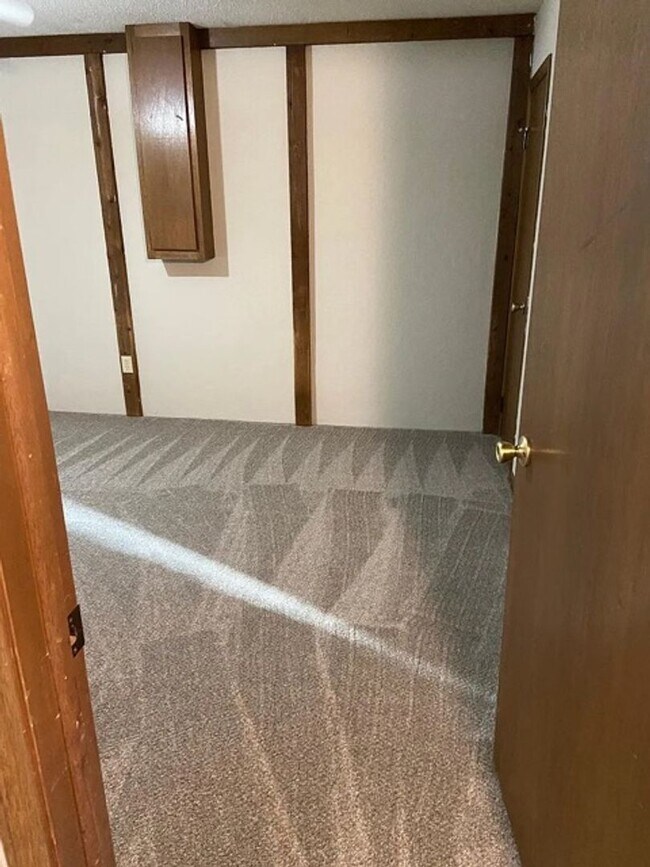 Building Photo - 8404-8406 W Thurman