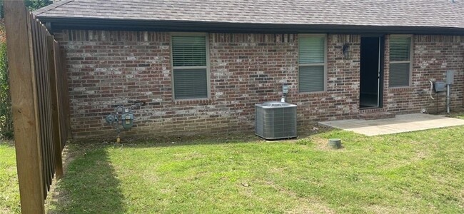 Building Photo - 1700 S Dixieland Rd