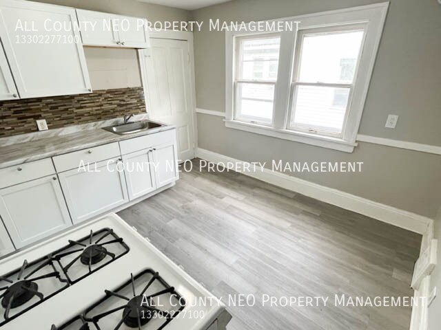 Building Photo - 844 E 154th St