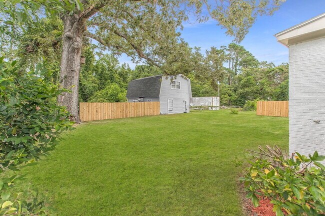Building Photo - Students Welcome great 4 Bedroom House