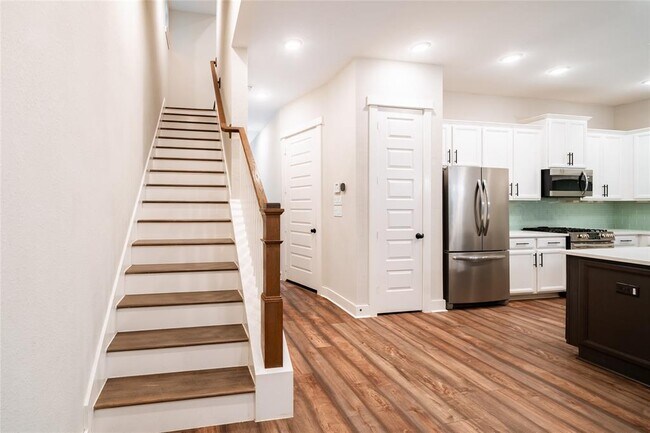 Building Photo - 10922 Brambling Wood Dr