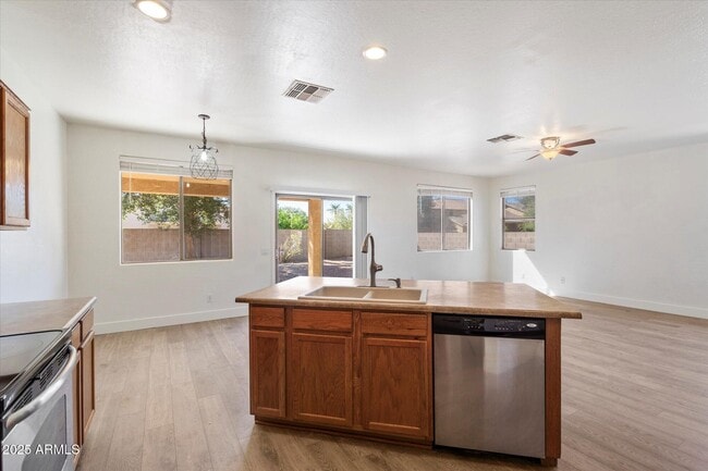 Building Photo - 12565 W Apodaca Dr