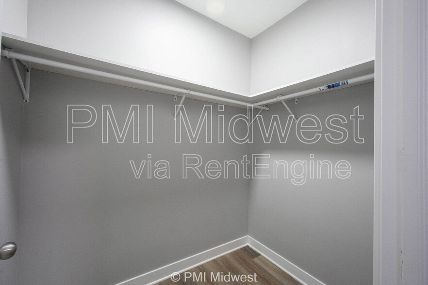 Building Photo - 224 W 28th St