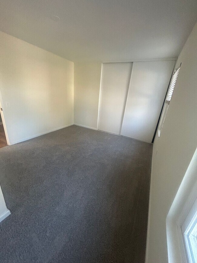 Building Photo - Coming Soon......Single Family Home! Solar Powered! Pet Friendly! Landscaper Included!