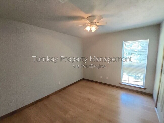 Building Photo - 506 S Pool St