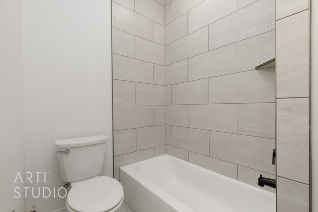 Building Photo - Brand New 3 Bed / 2 Bath Duplex – Modern L...