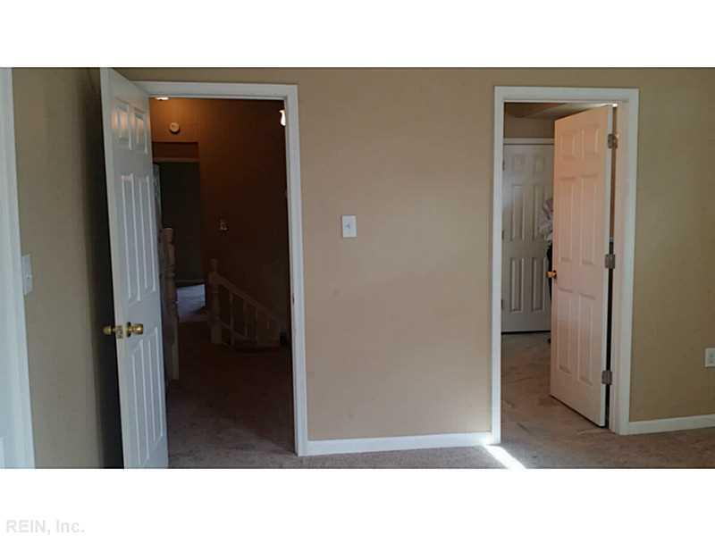 Building Photo - 3214 Bapaume Ave