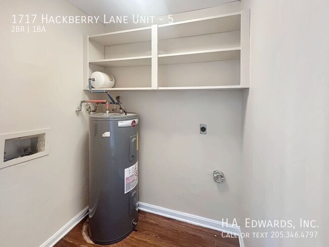 Building Photo - 1717 Hackberry Ln