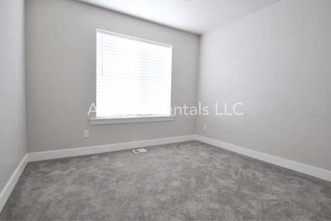 Building Photo - 1864 S 1425 W