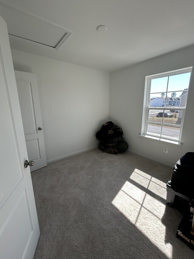 Building Photo - 64 Balsam Ct