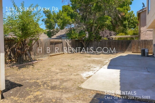 Building Photo - 1443 Sienna Park Dr