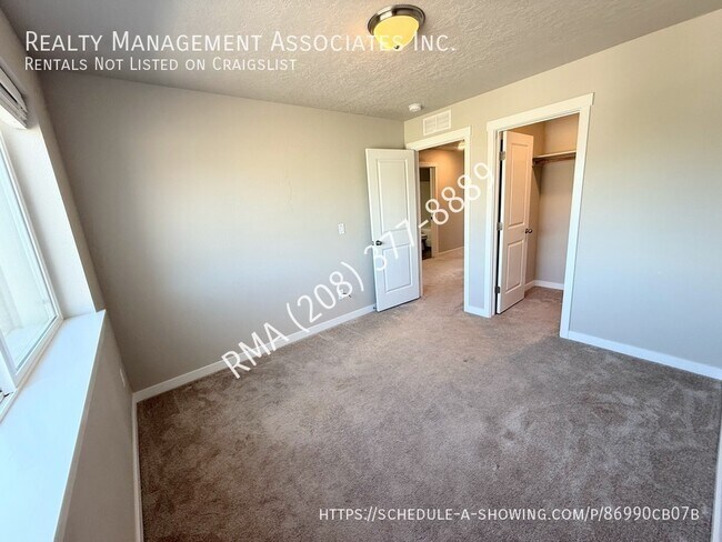 Building Photo - 4727 W Santa Fe Ln