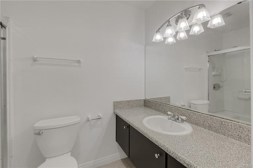 Building Photo - 1127 E Del Mar Blvd