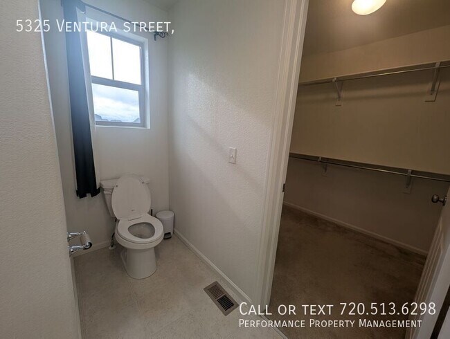 Building Photo - 5325 Ventura St