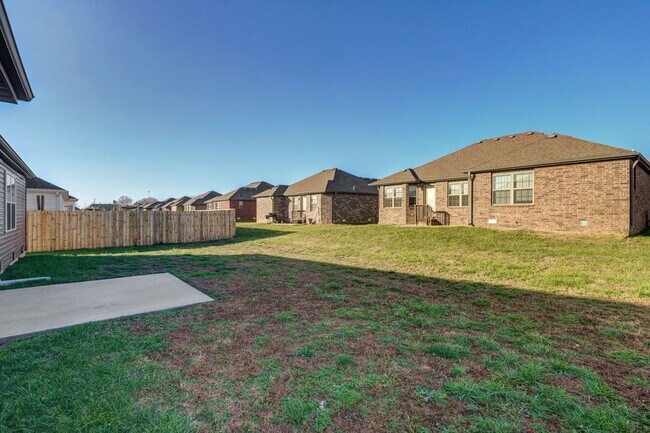 Building Photo - Modern 3 Bed / 2 Bath Home