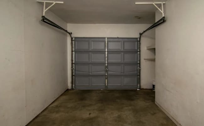 Building Photo - Cozy 2-Bed Home with Large Backyard & Garage