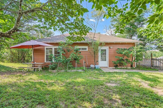 Building Photo - 1417 Rosewood Ave