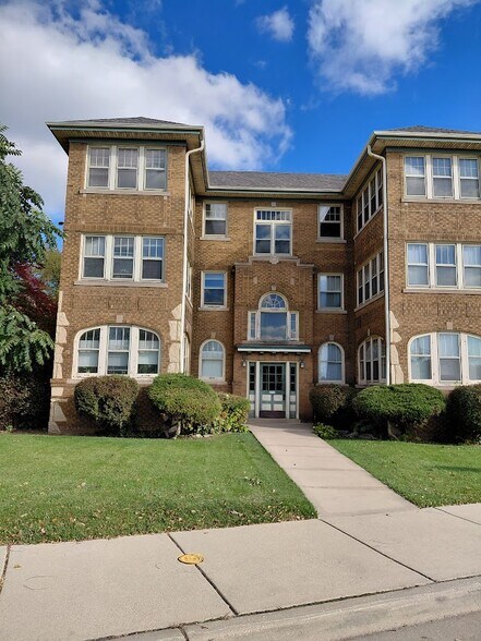 Primary Photo - 4552 W Wells St