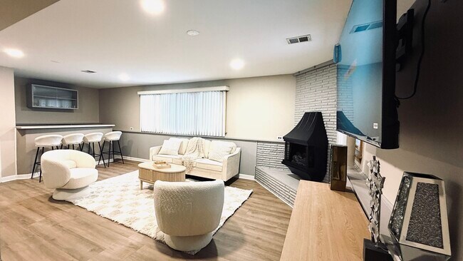 Building Photo - 9323 80th Ct