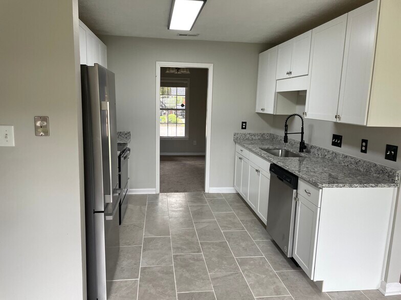 Kitchen - 5503 Heather St