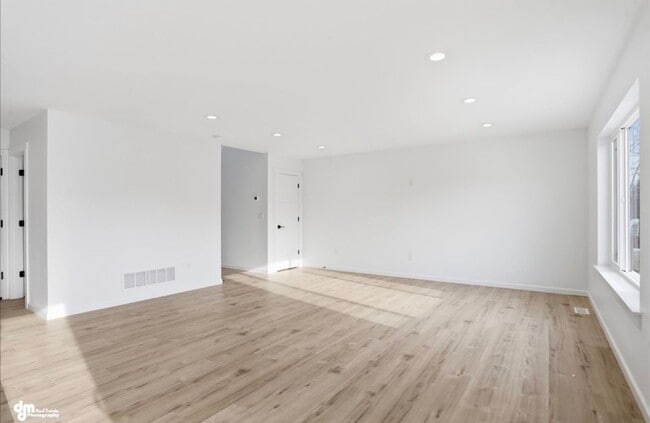 Building Photo - 336 Ashbrook Dr