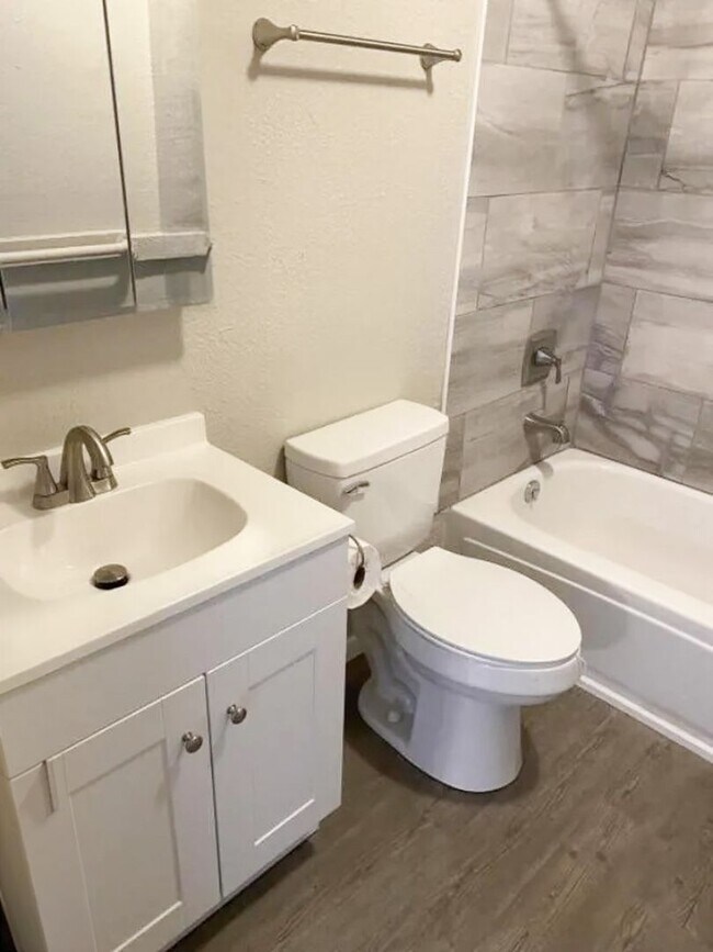 Building Photo - 1431 E Evans Ave