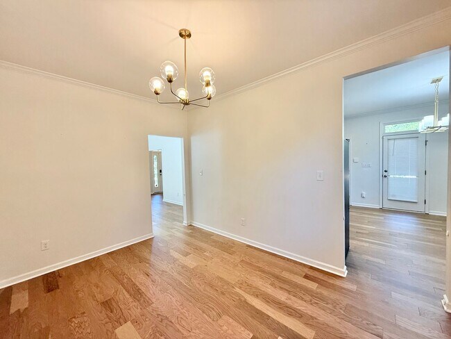 Building Photo - Newly Remodeled 4BD, 2.5BA Raleigh Corner-...