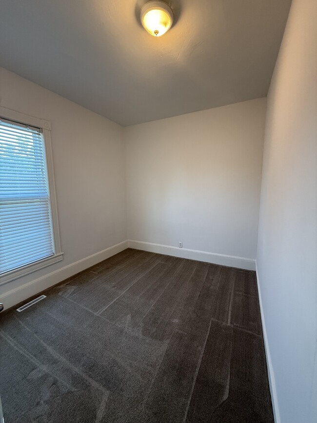 Building Photo - 57 E Ash St