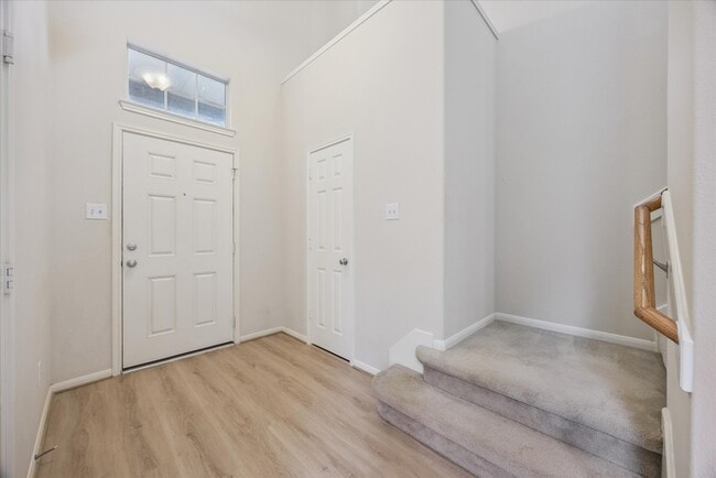 Building Photo - 6538 Wilshire Fern