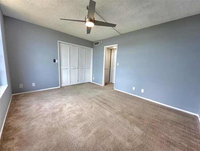 Building Photo - 3090 N Course Dr
