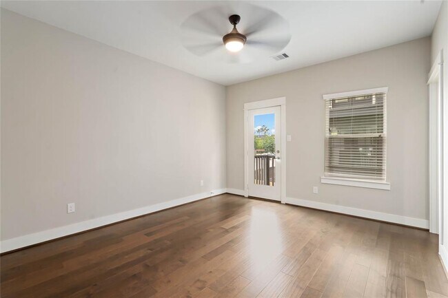 Building Photo - 1302 W 23rd St