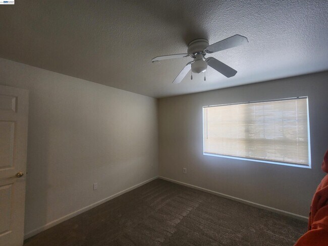 Building Photo - 252 Lansing Way