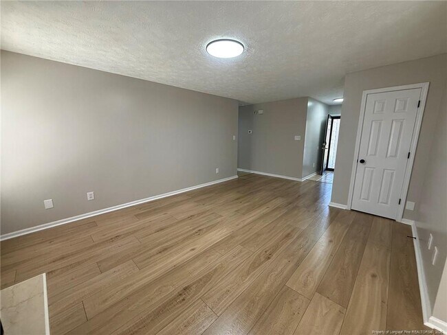 Building Photo - 604 Raven Pl