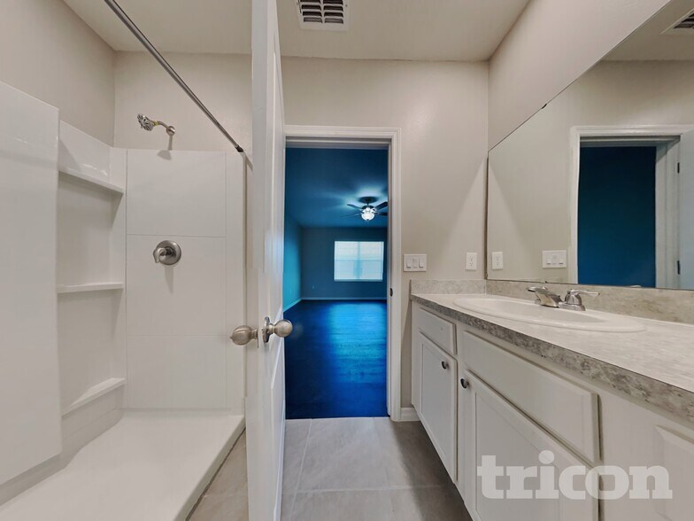 Building Photo - 4447 Blue Rock Dr