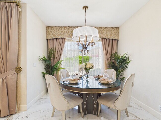 Building Photo - Luxury Awaits with Designer Details