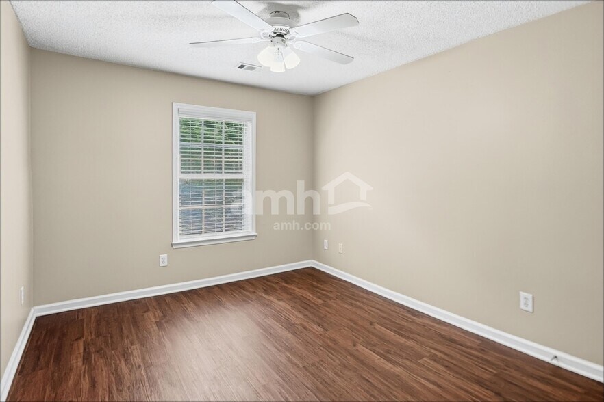 Building Photo - 3450 Ridgefair Dr