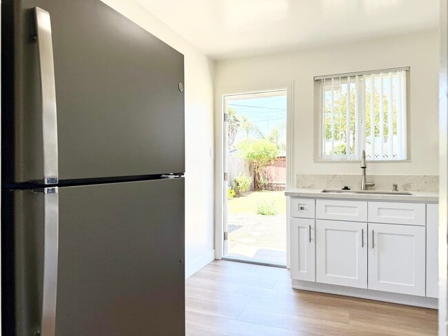 Building Photo - Remodeled Duplex in South O!