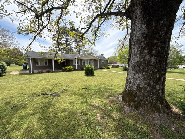 Building Photo - Will consider Section 8 "Charming 4-Bedroom Home with Hardwood Floors on Ready Section Road!"