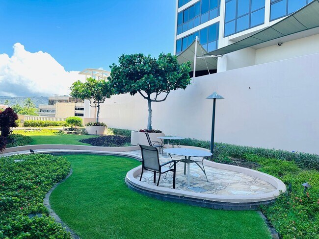 Building Photo - 2 Bedroom ,2 Bathroom, 2 Parking Condo (Ke...