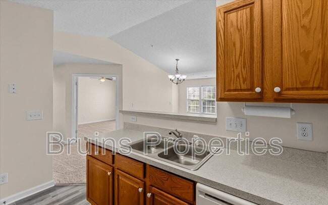 Building Photo - 6117 Hedgecock Cir