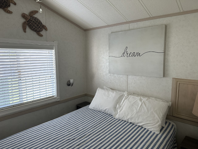 Building Photo - 2580 NE Indian River Dr