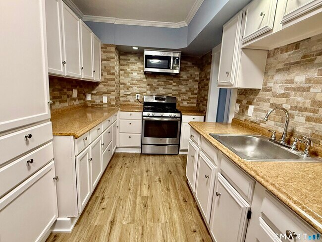 Building Photo - 85 Avery St