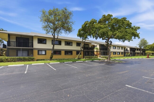 Building Photo - 545 Trace Cir