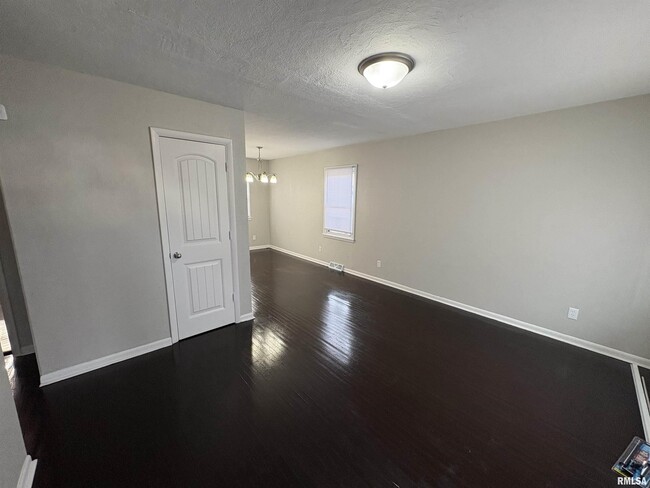 Building Photo - 2324 W Gilbert Ave