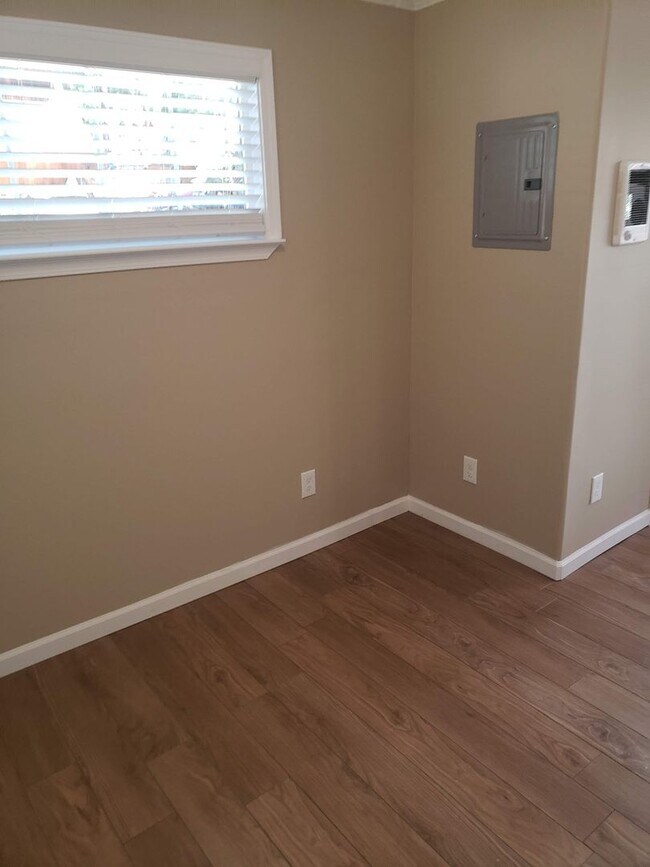 Building Photo - Remodeled Studio in Walkable Kings Beach!