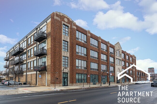 Building Photo - 4131 W Belmont Ave