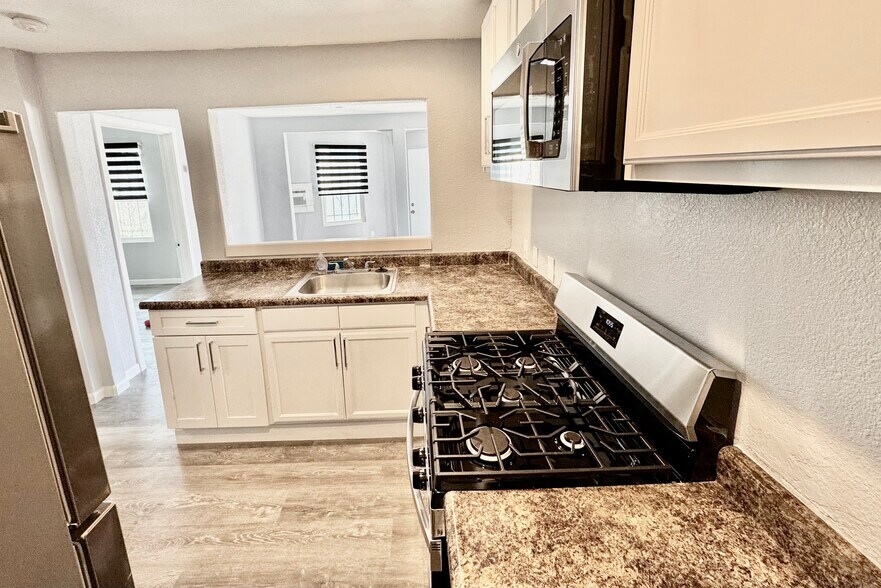 Building Photo - 4225 8th Ave