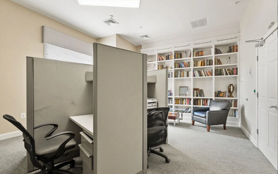 Business Center - 42514 Hollyhock Ter